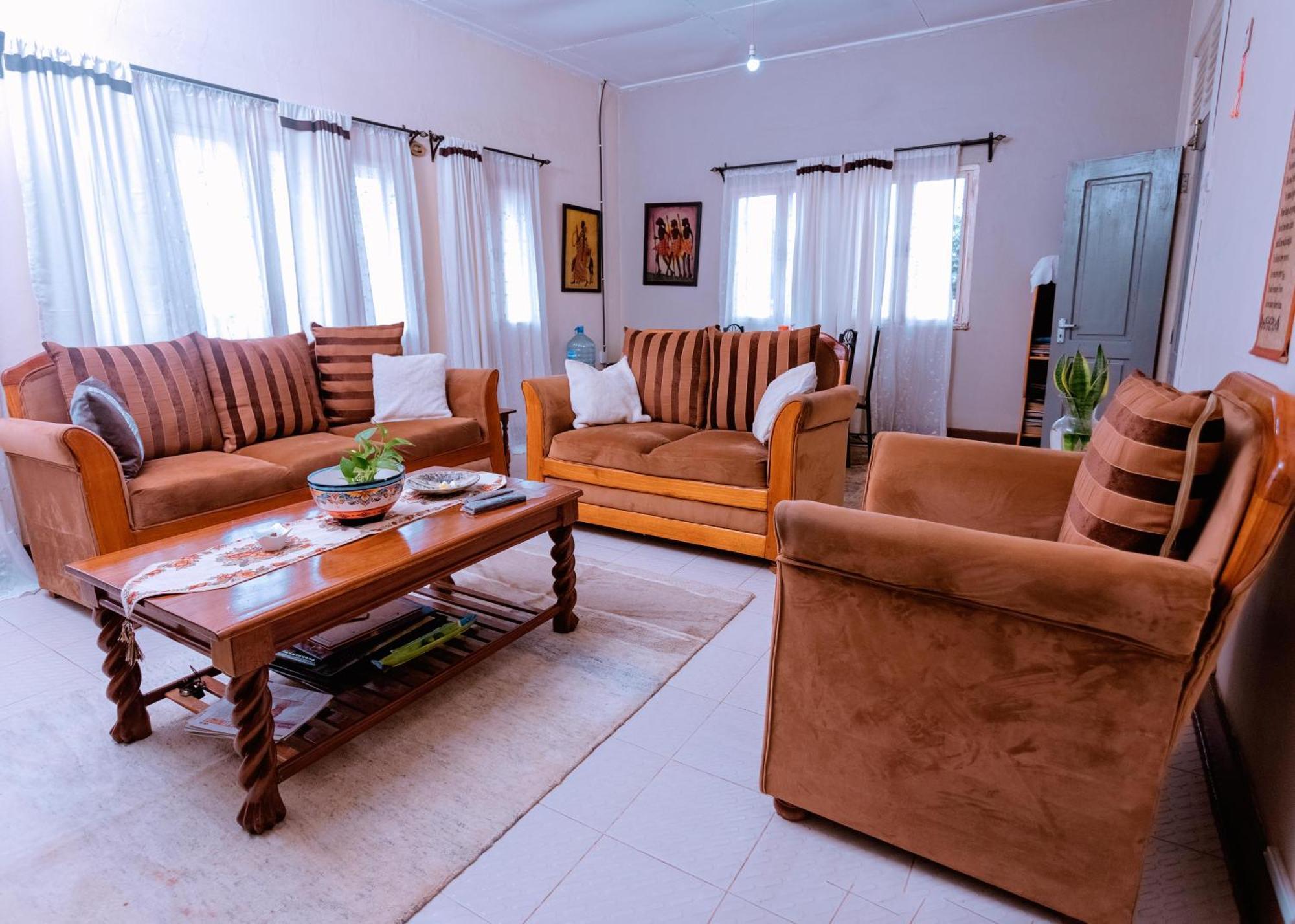 Faraja Homestay- Seamless Comfort In The Heart Of The City - Free Wifi, Warm Hospitality, And Local Delights Await Moshi Esterno foto